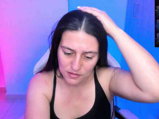 Saskyaajohnson webcam