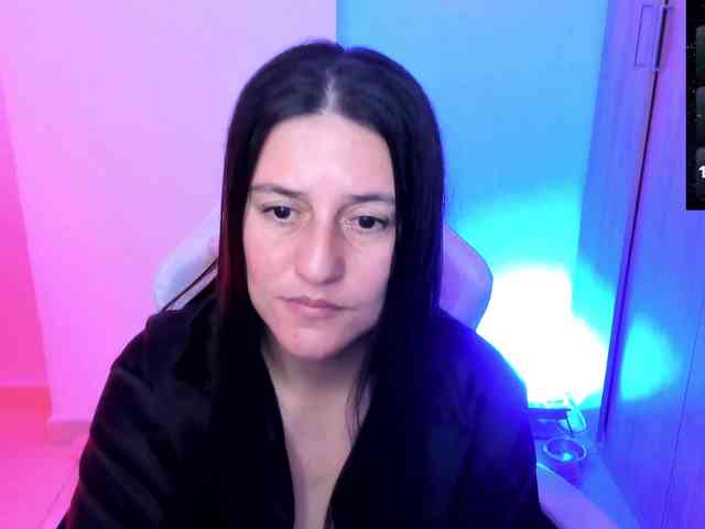 Saskyaajohnson webcam