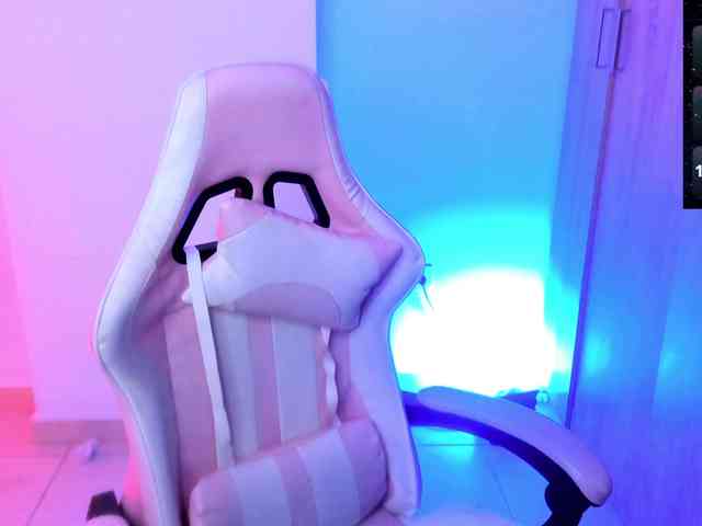 Saskyaajohnson webcam