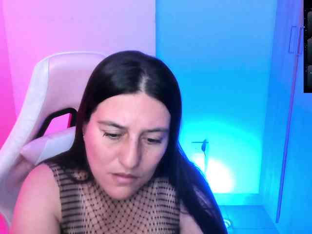 Saskyaajohnson webcam