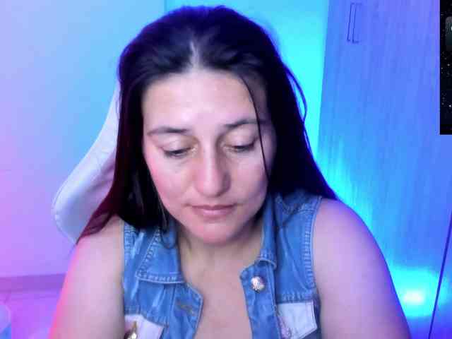 Saskyaajohnson webcam