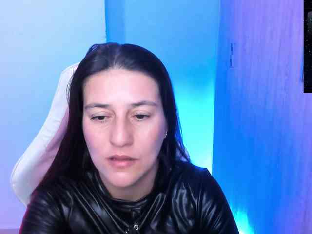Saskyaajohnson Live Webcam on BongaCams