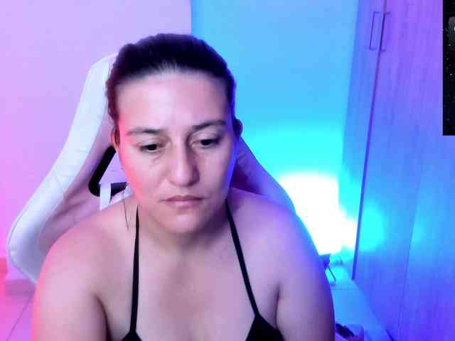 Saskyaajohnson webcam