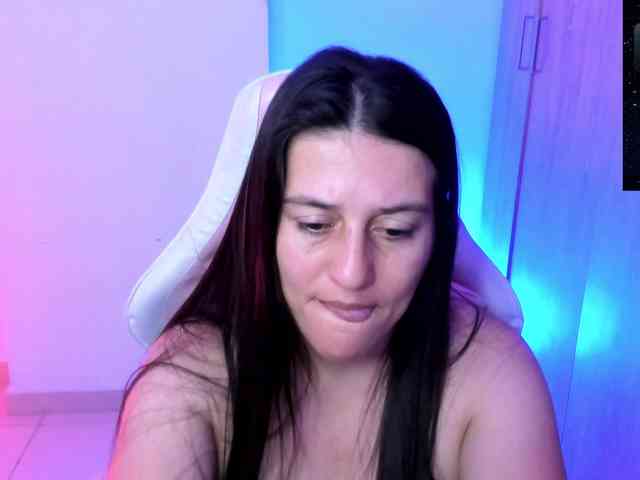 Saskyaajohnson webcam