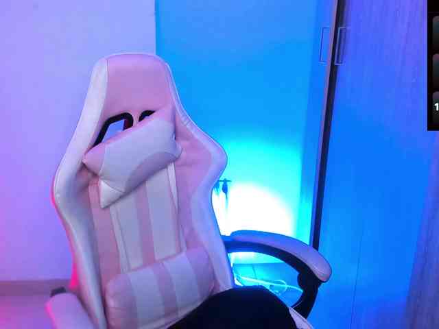 Saskyaajohnson webcam