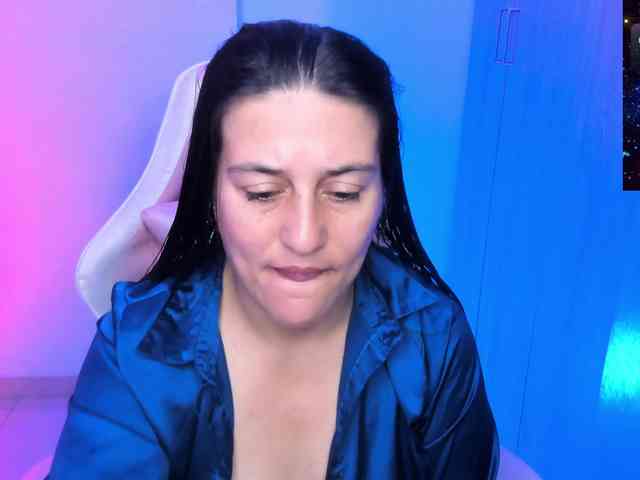 Saskyaajohnson webcam