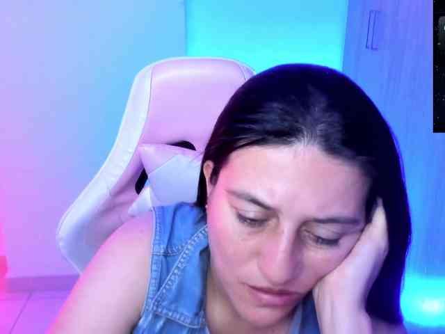 Saskyaajohnson webcam