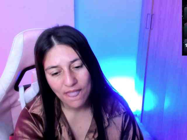 Saskyaajohnson webcam