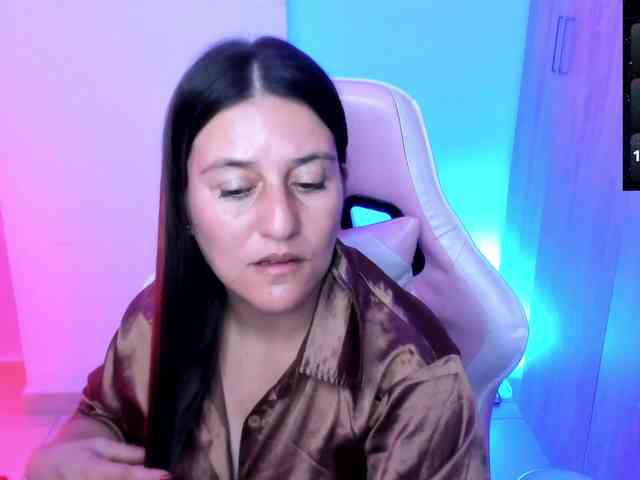 Saskyaajohnson webcam