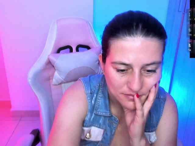 Saskyaajohnson webcam