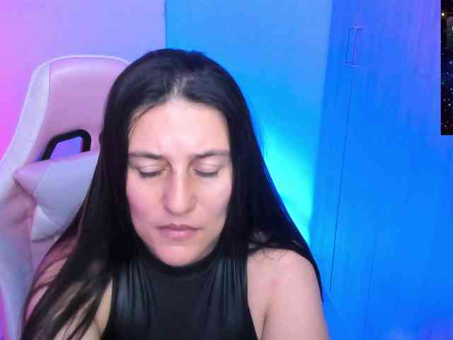 Saskyaajohnson webcam