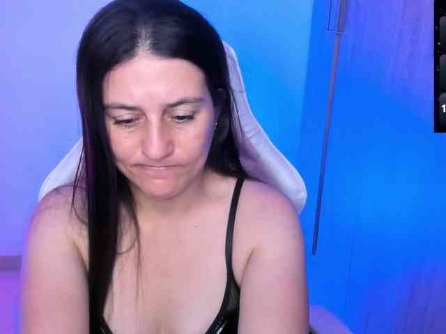 Saskyaajohnson webcam