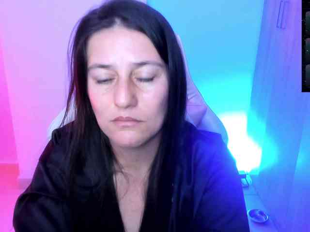 Saskyaajohnson webcam
