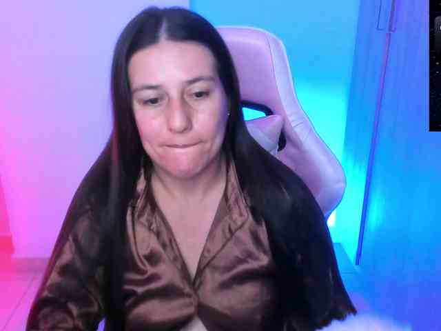 Saskyaajohnson webcam