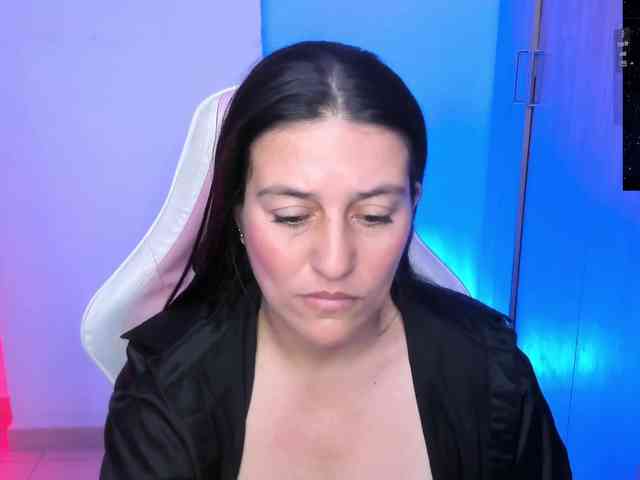 Saskyaajohnson Live Webcam on BongaCams