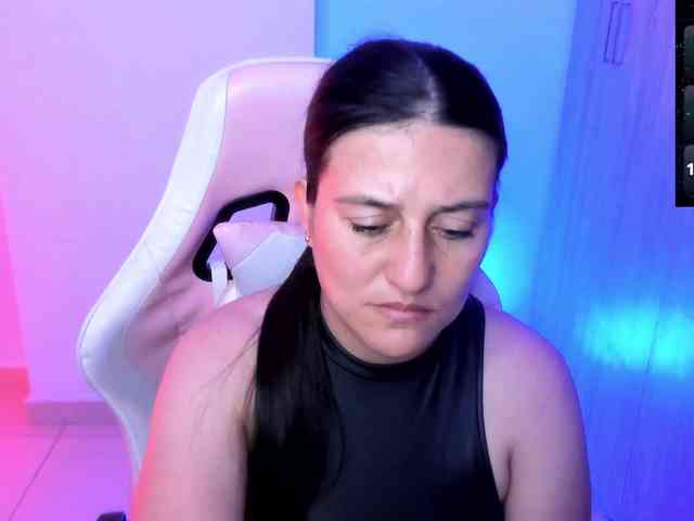 Saskyaajohnson webcam