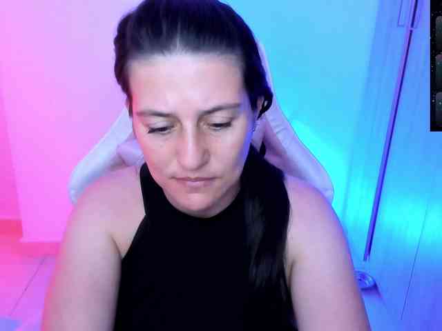 Saskyaajohnson webcam