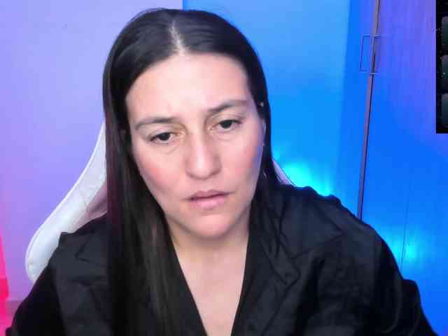 Saskyaajohnson Live Webcam on BongaCams