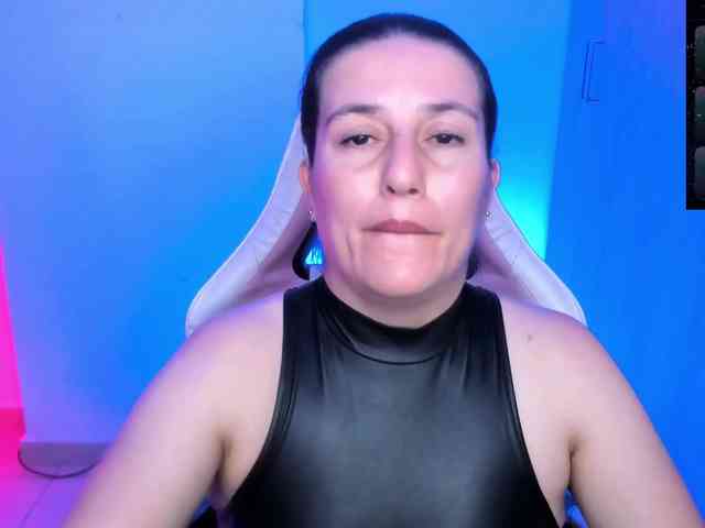 Saskyaajohnson webcam