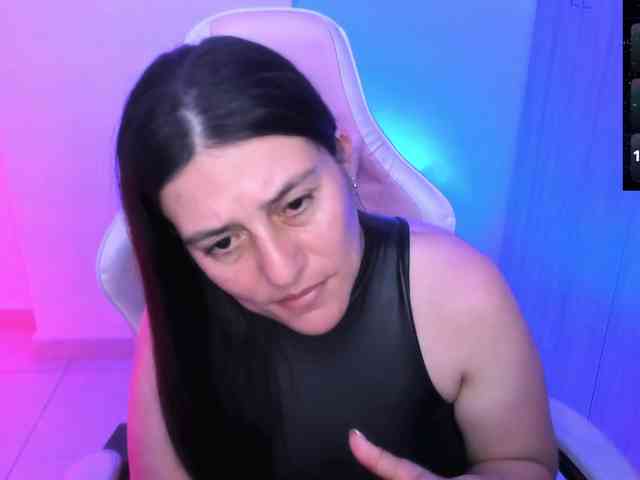 Saskyaajohnson webcam