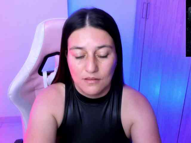 Saskyaajohnson webcam