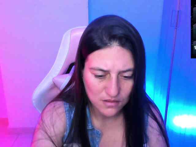 Saskyaajohnson webcam