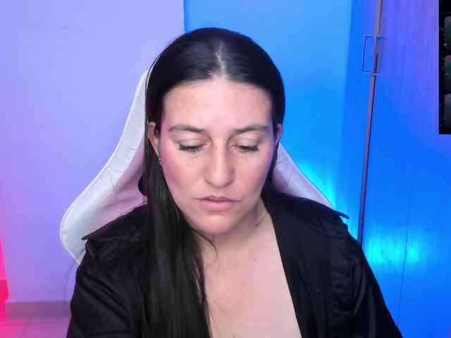 Saskyaajohnson webcam