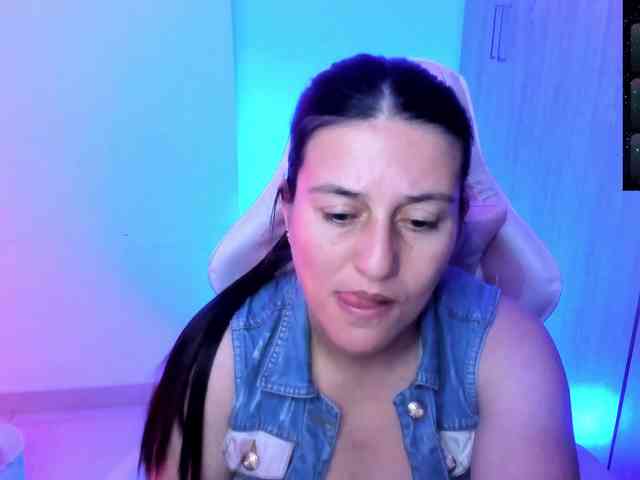 Saskyaajohnson webcam