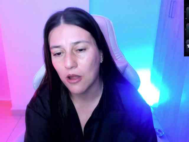 Saskyaajohnson webcam
