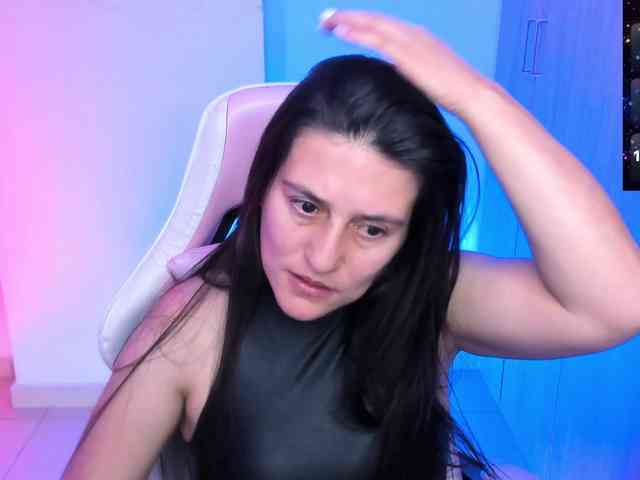 Saskyaajohnson webcam