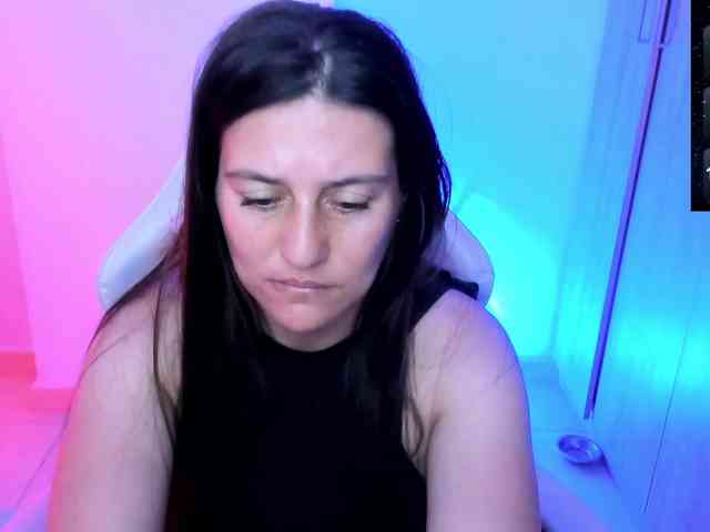 Saskyaajohnson webcam