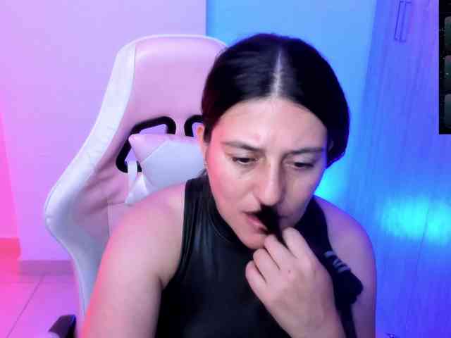 Saskyaajohnson webcam