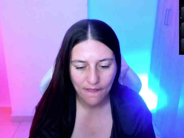Saskyaajohnson webcam