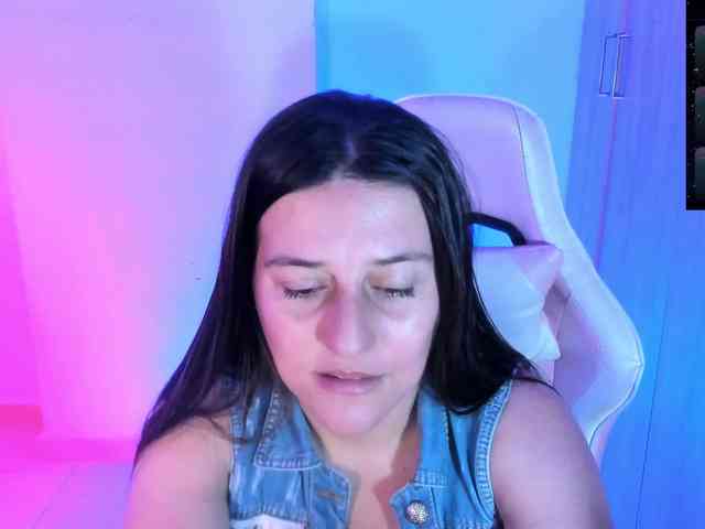 Saskyaajohnson webcam