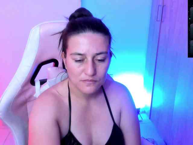 Saskyaajohnson webcam
