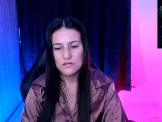 Saskyaajohnson Live Webcam on BongaCams