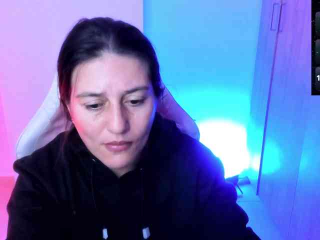 Saskyaajohnson webcam