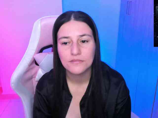 Modelo: Saskyaajohnson