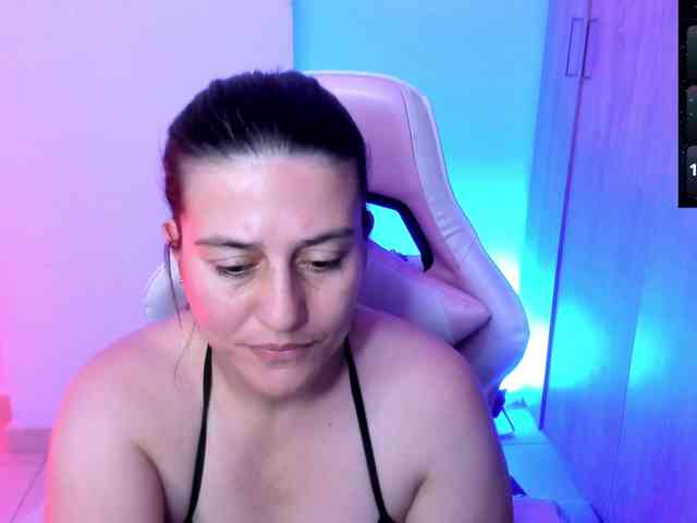 Saskyaajohnson webcam