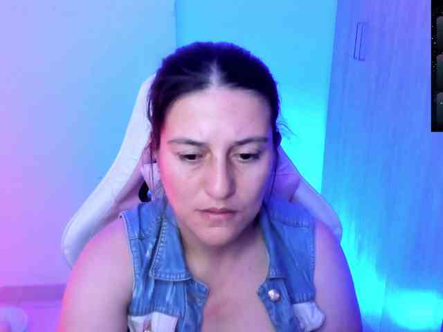 Saskyaajohnson webcam