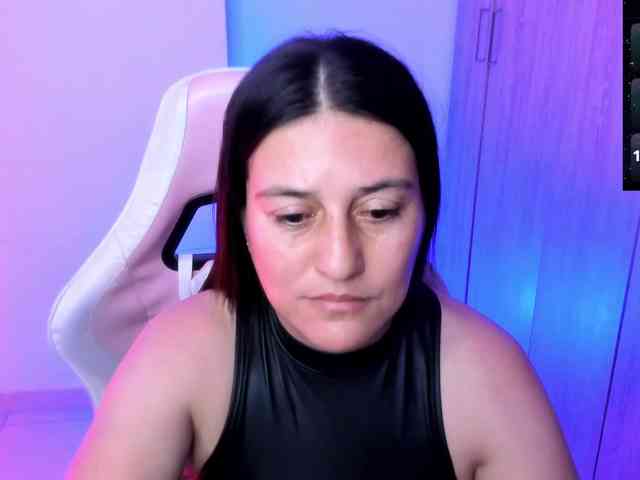 Saskyaajohnson webcam
