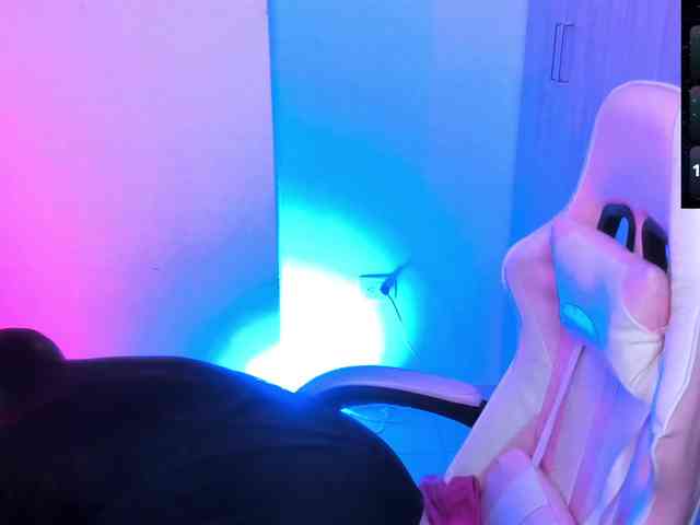 Saskyaajohnson webcam