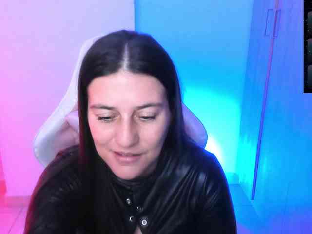 Saskyaajohnson Live Webcam on BongaCams