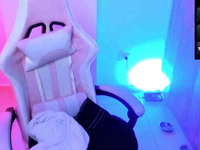 Saskyaajohnson webcam