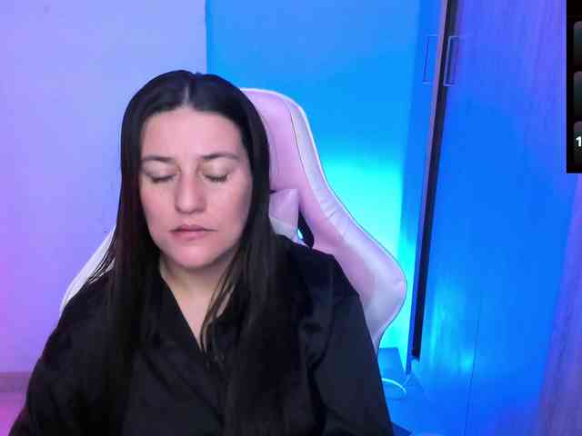 Saskyaajohnson webcam