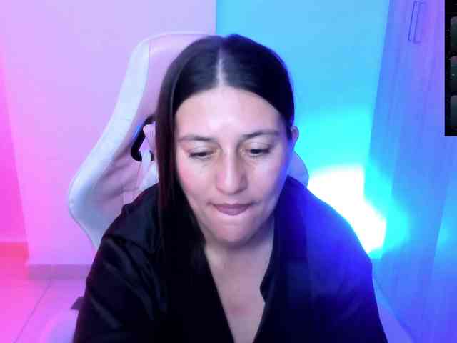 Saskyaajohnson webcam