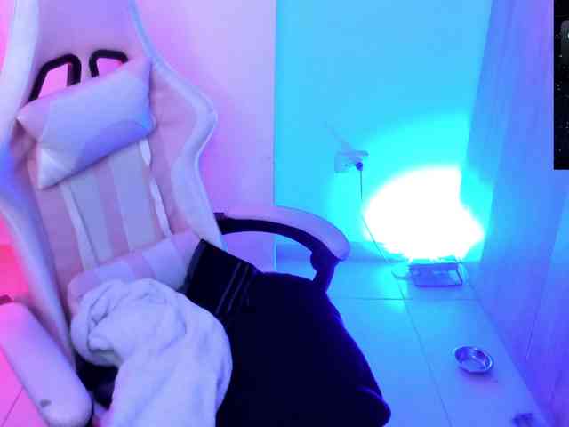 Saskyaajohnson webcam