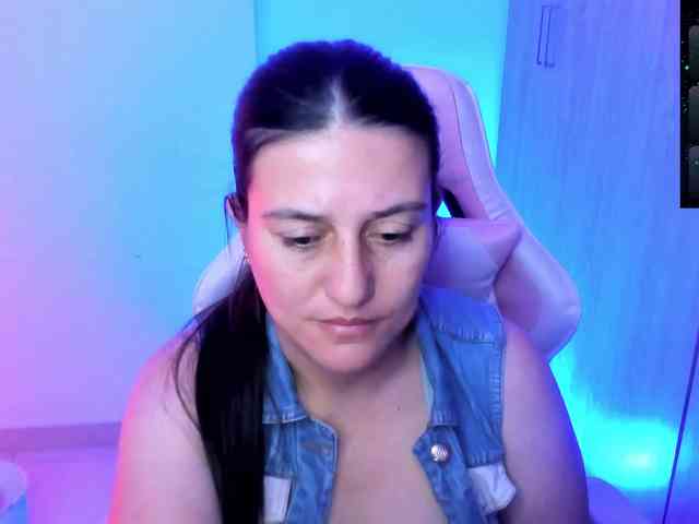 Saskyaajohnson webcam