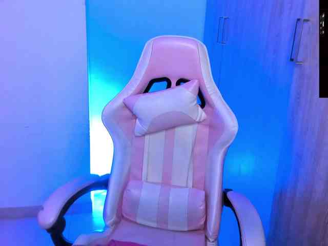 Saskyaajohnson webcam