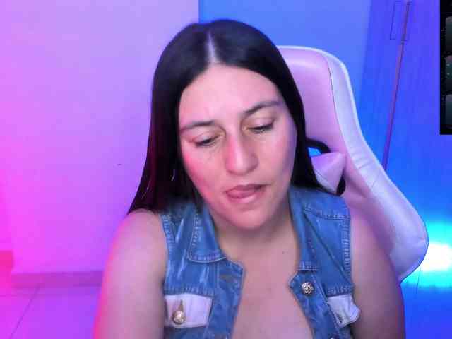 Saskyaajohnson webcam